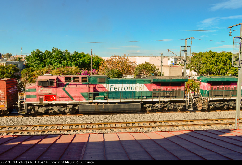 FXE AC4400 Locomotive as a second unit in a mixed freight train